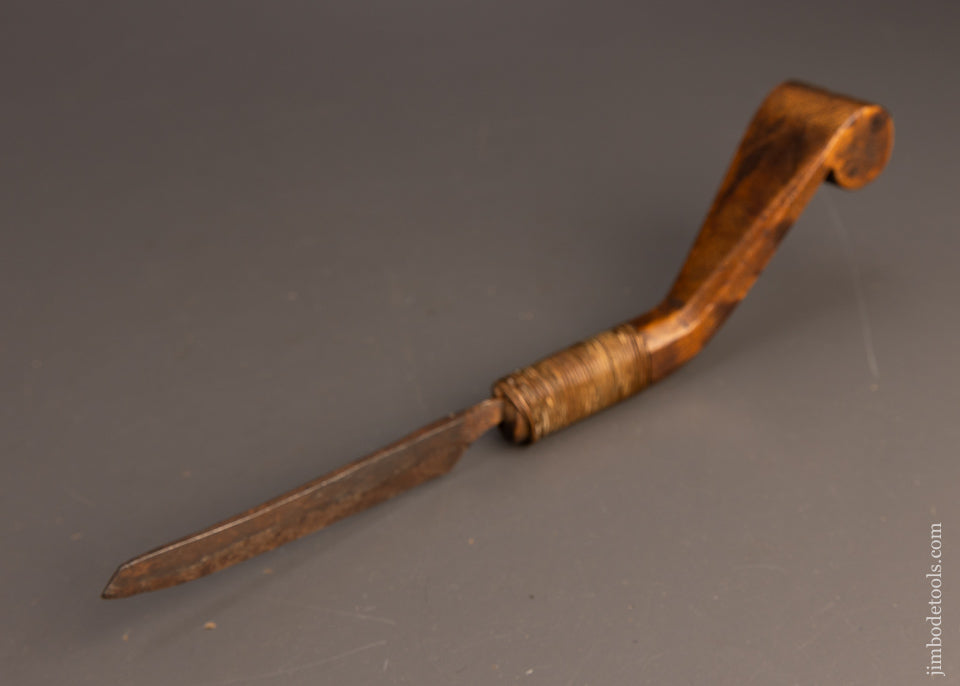 Early Fiddle Back Native American Crooked Knife with Much Carving - 115580