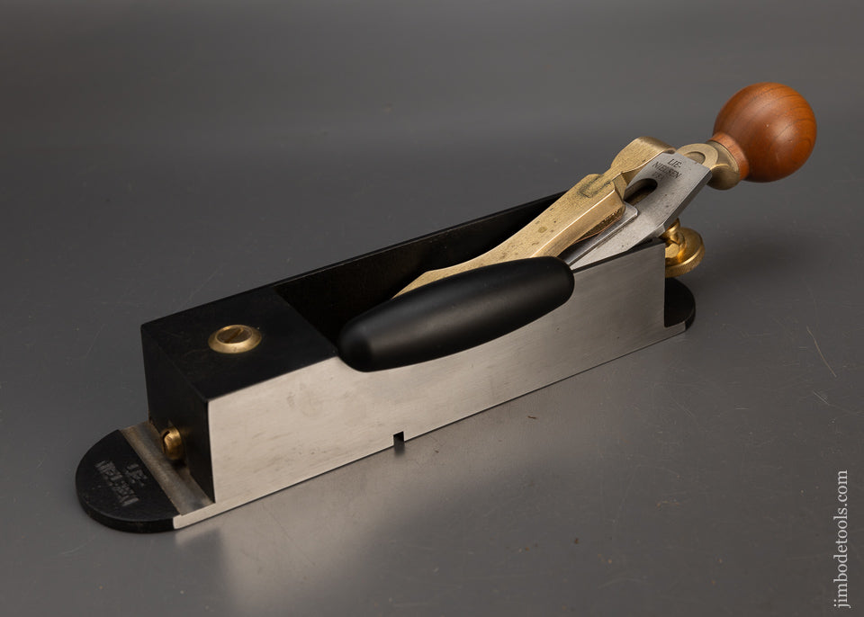 Discontinued LIE NIELSEN No. 9 Piano Maker’s Miter Plane - 115642