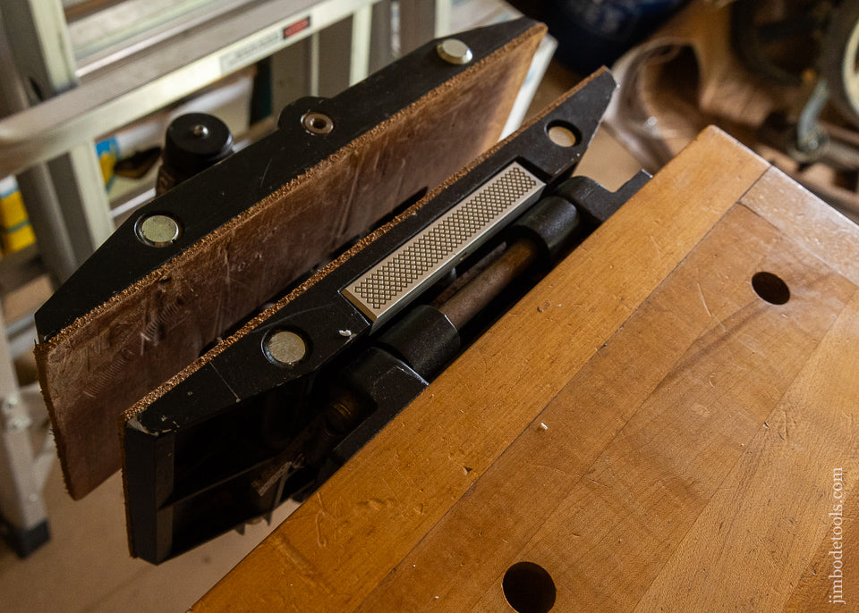 Massive LEE VALLEY VERITAS Work Bench with TUCKER Pattern Maker’s Vise & a Twin Screw Veritas Chain Drive Tail Vise - 116556 - AS OF JUNE 16