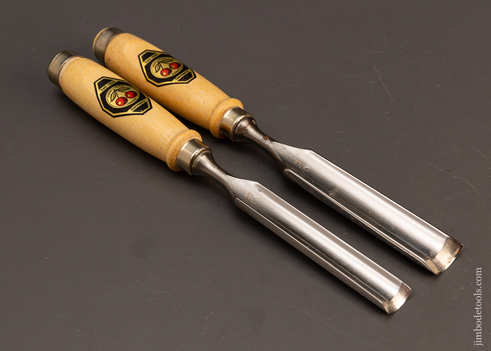 Mint-Pair-of-2-CHERRIES-Gouges-118167