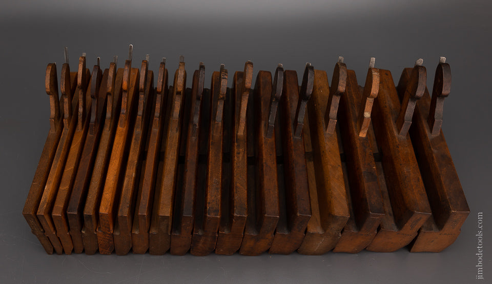 Crisp Set of 18 Odd-Numbered Hollow & Round Moulding Planes by VARVILL YORK 1-17 - 106666