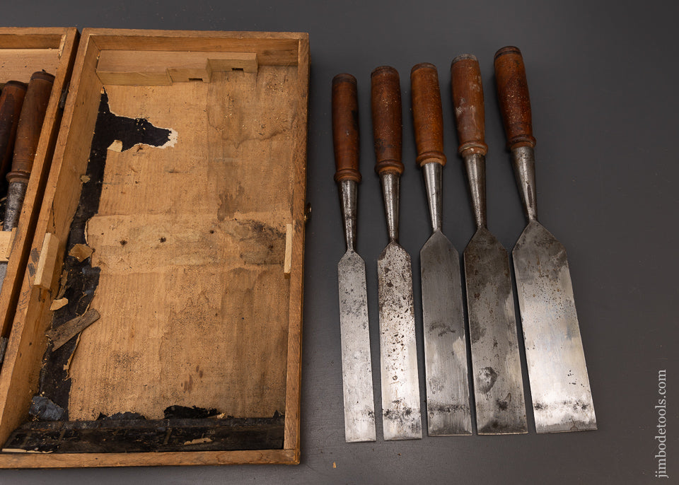 Excellent Extra Fine Complete Set of G.I. MIX & CO. Bevel Back Socket Firmer Chisels in Original Box - 109086