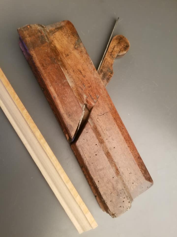 18th Century 10 inch JOHN CRUSE Molding Plane GOOD - 74372