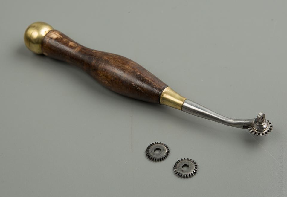 French Pricking Wheel with Three Wheels - 76853
