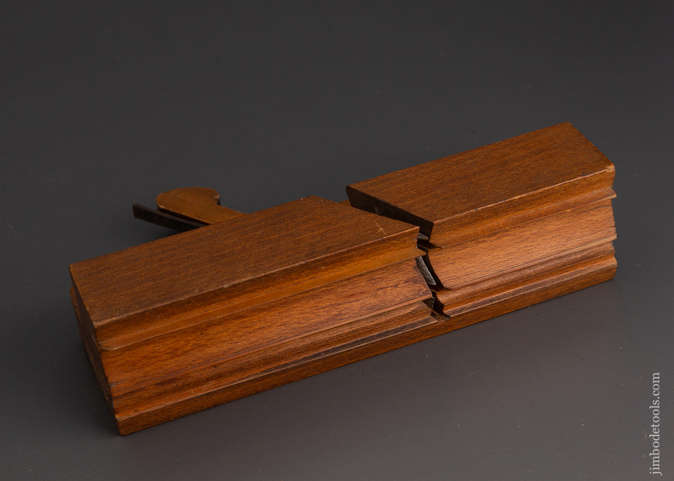 NEAR MINT 2 1/2 inch Wide Crispy Complex Moulding Plane by R. NELSON York circa 1750-770 CRISP - 85594