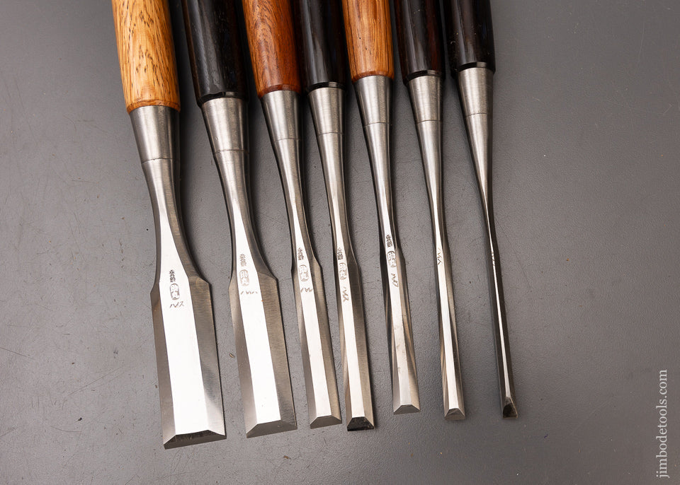 Stunning Set of 7 SUKEMARU Japanese Chisels with Contrasting Handles - 111464