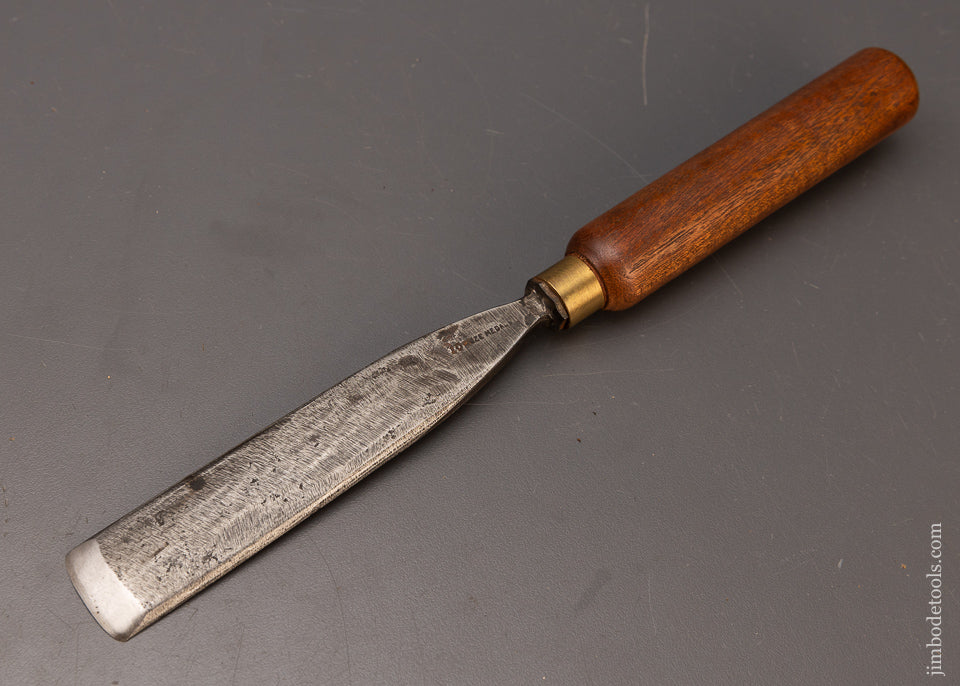 Fat ADDIS Carving Chisel Gouge Extra Wide 1 1/16 Inches Wide No. 4 Sweep - 111671