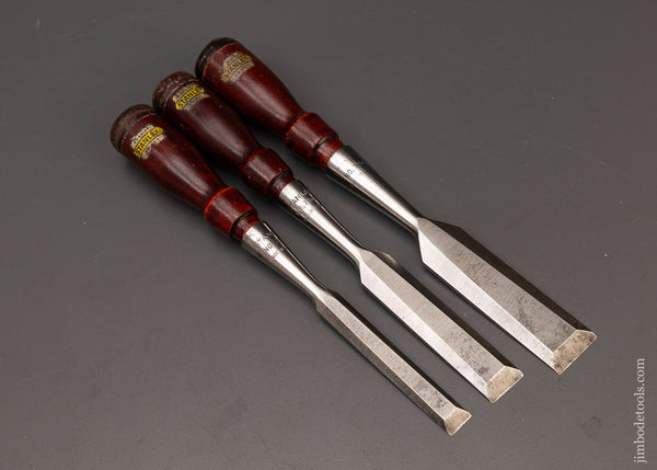 Near Mint Set of 3 STANLEY No. 750 Chisels with Decals - 111844
