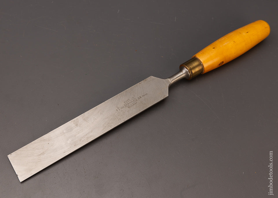 Long, Thin Boxwood Handled Paring Chisel 1 1/2 Inches Wide MARPLES - 112169