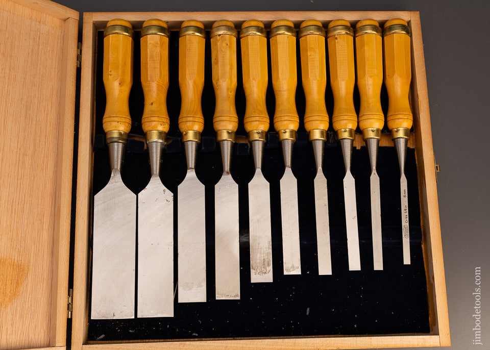 Near Mint Set of 10 Boxwood Handle Bench Chisels by FREUD - 113482