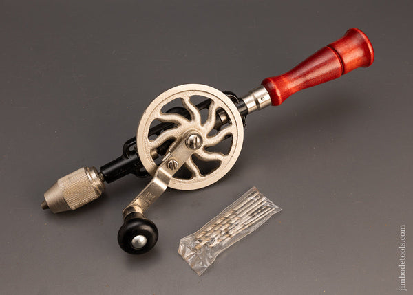 Premium MILLERS FALLS No. 2-01 Egg Beater Hand Drill w/ 8 Bits Mint & Unused  -113639