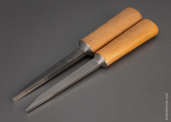 Mint Pair of RAY ILES Pig Sticker Mortise Chisel 1/4 & 3/8 Sizes - 115743