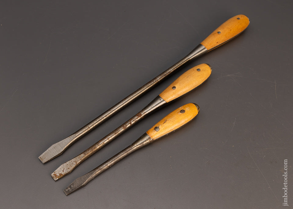 Near Mint Set of 3 Perfect Handle Screwdrivers by IRWIN - 116573