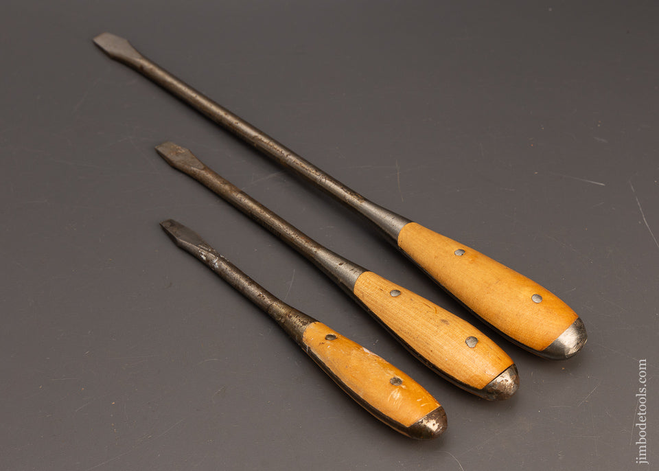 Near Mint Set of 3 Perfect Handle Screwdrivers by IRWIN - 116573