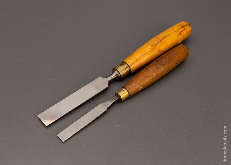 2 Good Bevel Edge Boxwood Handled Chisels - 116865