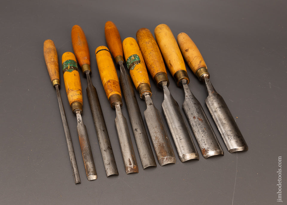 Beautiful-Set-of-9-Boxwood-Handled-Gouges-117133