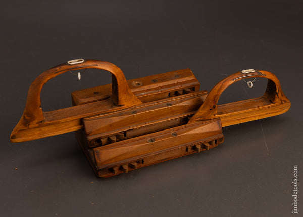 Stunning-2-Tier-Ribbon-Weaver’s-Shuttle-117503