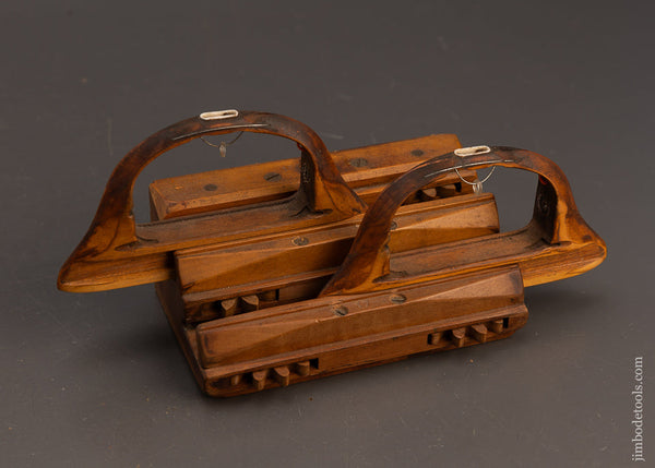 Stunning-2-Tier-Ribbon-Weaver’s-Shuttle-117525