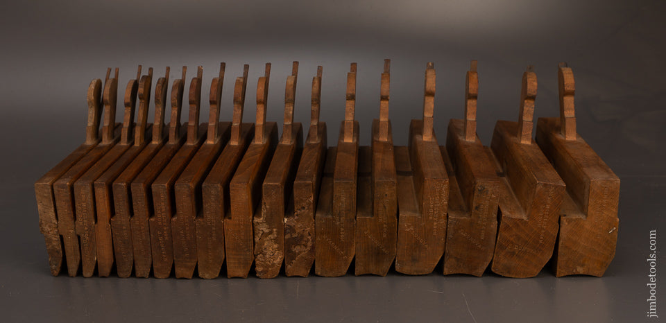 JOHN-MOSELEY-&-SON-LONDON-Skewed-Set-of-18-Hollow-&-Round-Moulding-Planes-117530