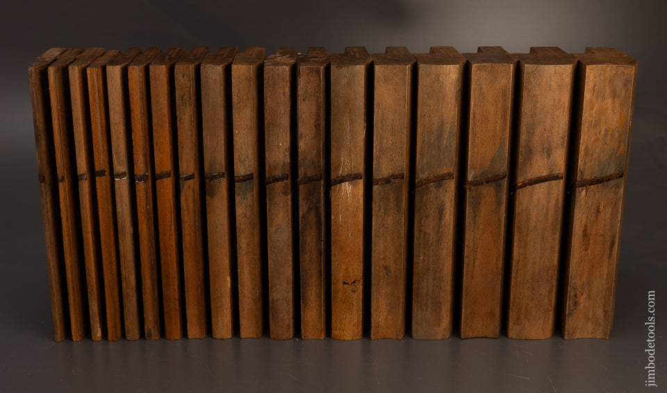 JOHN-MOSELEY-&-SON-LONDON-Skewed-Set-of-18-Hollow-&-Round-Moulding-Planes-117530
