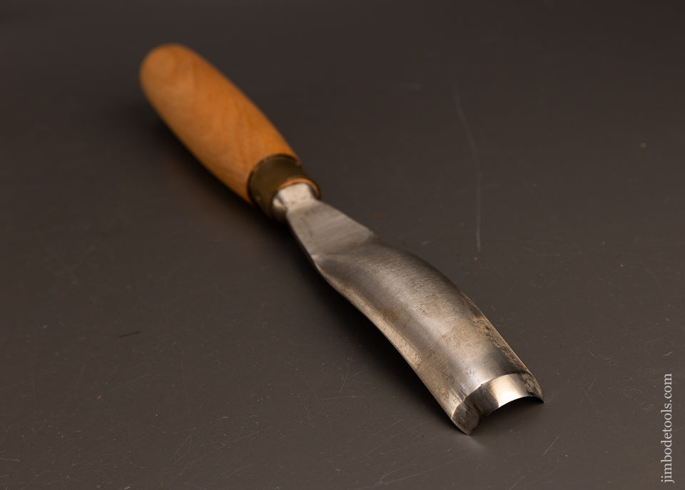 Fat-1-1/4-Inch-Wide-No.-8-Carving-Gouge-by-ASHLEY-ILES-117618