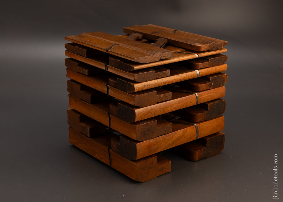 SKEWED-Crisp-Fine-Graduated-Set-of-18-Hollow-&-Round-Moulding-Planes-by-GRIFFITHS-NORWICH-117662
