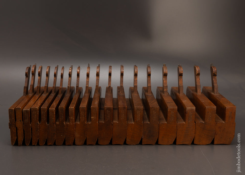 SKEWED-Crisp-Fine-Graduated-Set-of-18-Hollow-&-Round-Moulding-Planes-by-GRIFFITHS-NORWICH-117662