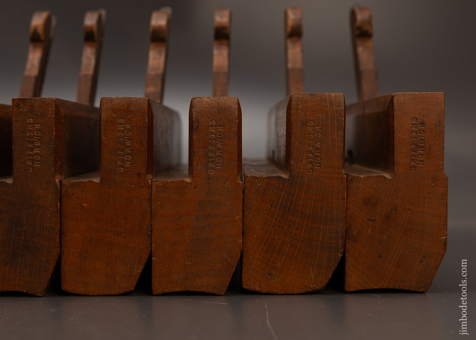 SKEWED-Crisp-Fine-Graduated-Set-of-18-Hollow-&-Round-Moulding-Planes-by-GRIFFITHS-NORWICH-117662