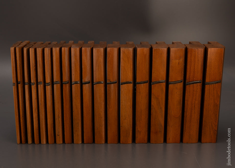 SKEWED-Crisp-Fine-Graduated-Set-of-18-Hollow-&-Round-Moulding-Planes-by-GRIFFITHS-NORWICH-117662