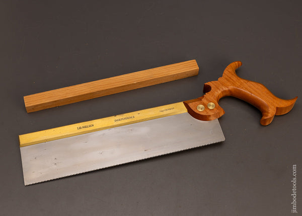 LIE-NIELSEN-Independence-Tool-Brass-Back-Carcass-Saw-with-Discontinued-Tiger-Maple-Handle-117839