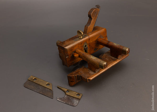 Very-Rare-VARVILL-&-SONS-Coach-Maker’s-Plow-Plane-with-Interchangeable-Skates-118072