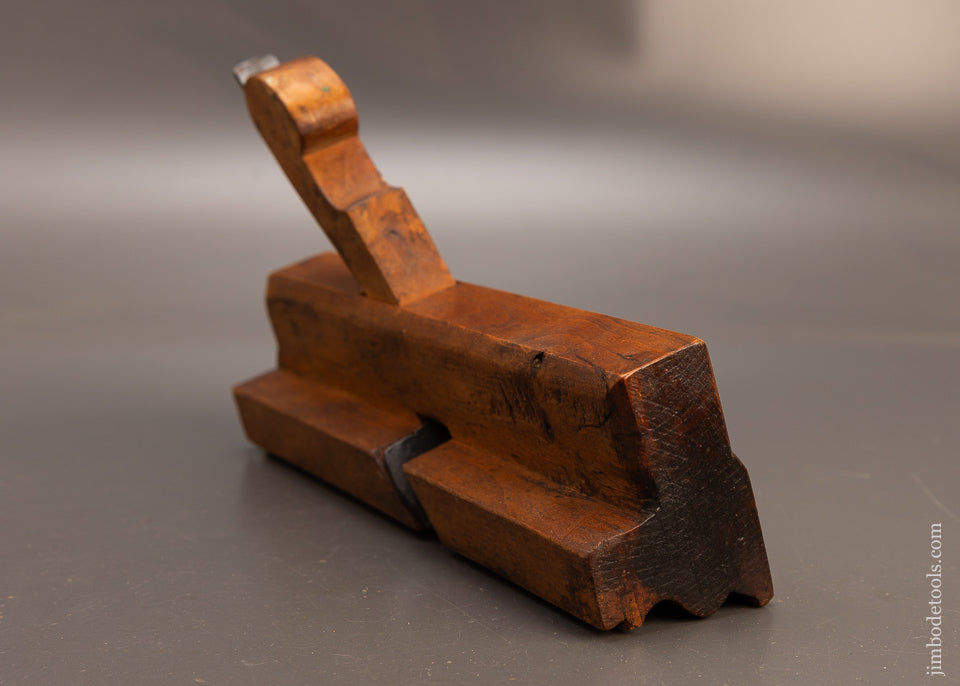 Massive-Complex-Moulding-Plane-118182