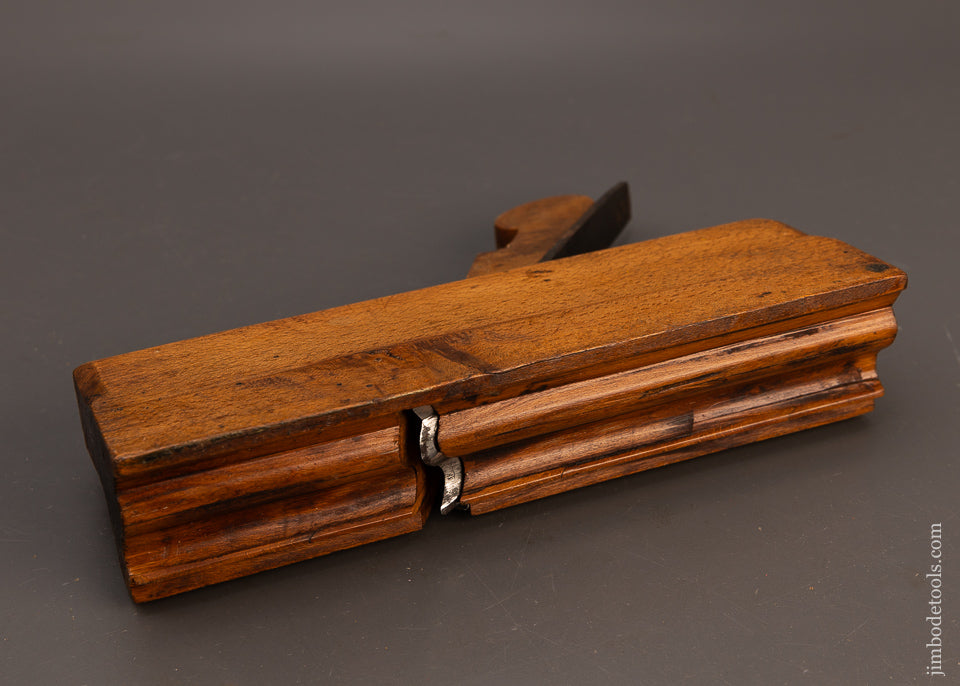 Massive-Complex-Moulding-Plane-118182