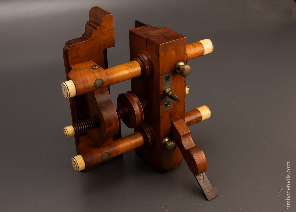 Stunning,-Rare-&-Remarkable-OHIO-TOOL-CO.-Ivory-Tipped-Boxwood-Center-Wheel-Plow-PlaneEXCELSIOR 118291