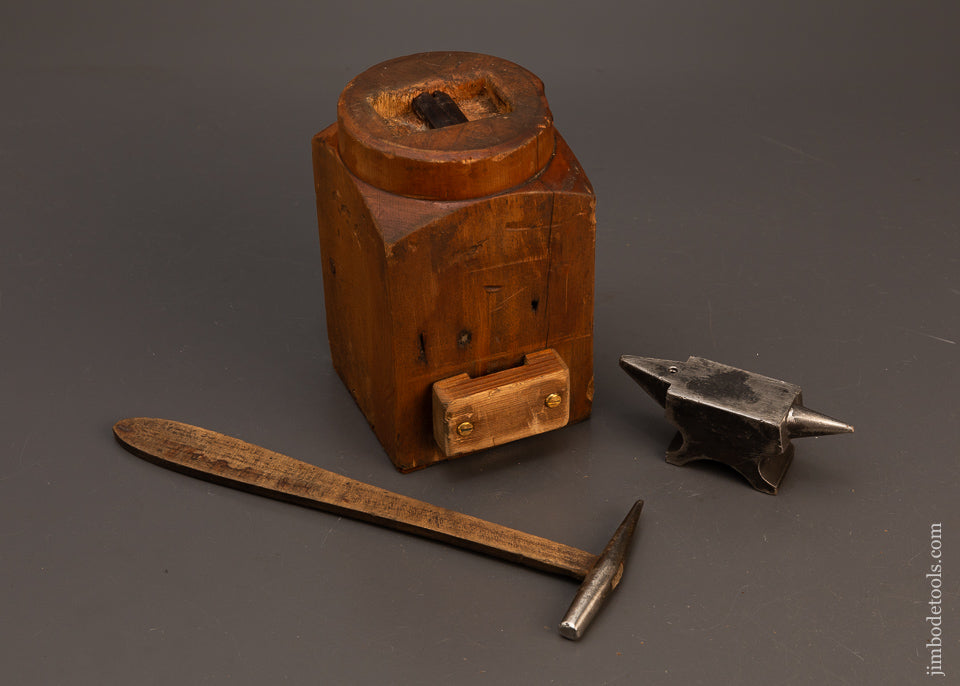 Jeweler’s-Anvil-with-Hammer-on-Stump-118920