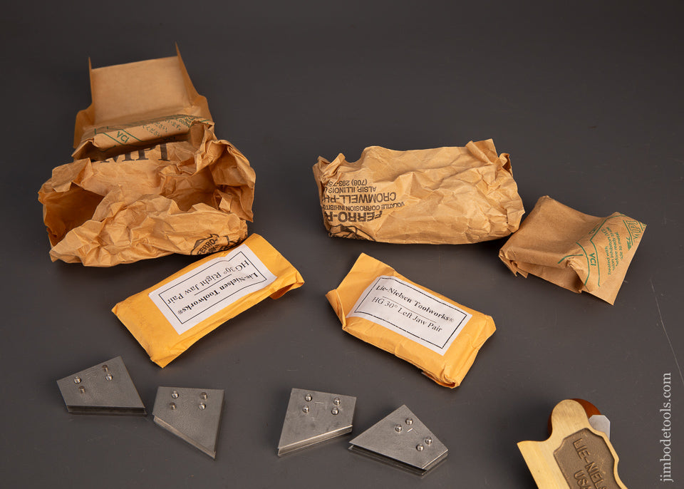 Discontinued-LIE-NIELSEN-No.-98-&-99-BRONZE-Side-Rabbet-Planes-with-Honing-Guide-Jaw-Set-Mint-in-Box-119171
