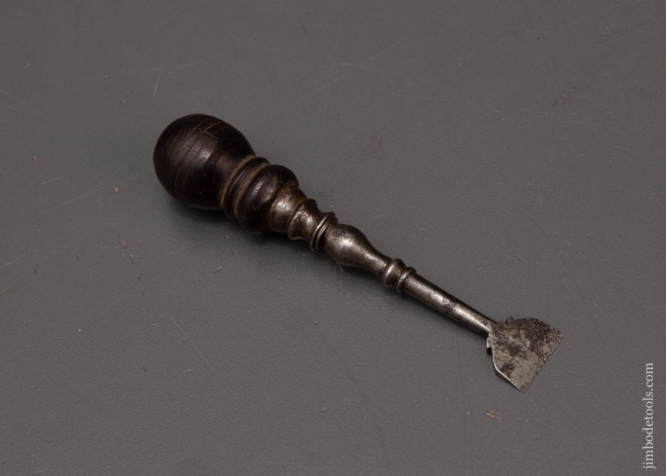Stunning-18th-Century-Button-Hole-Chisel-119506