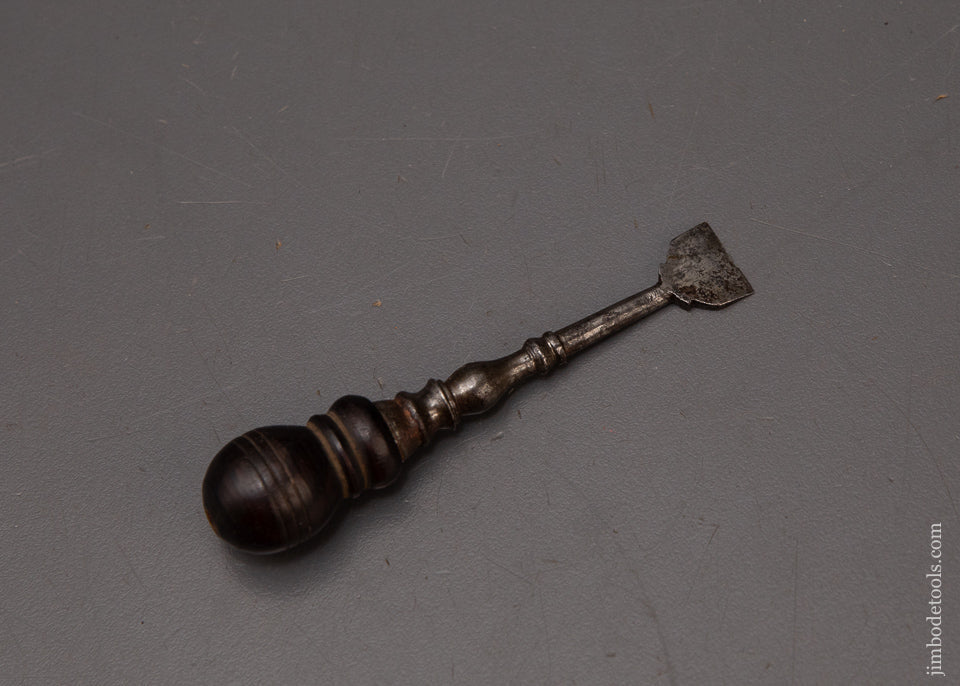 Stunning-18th-Century-Button-Hole-Chisel-119506