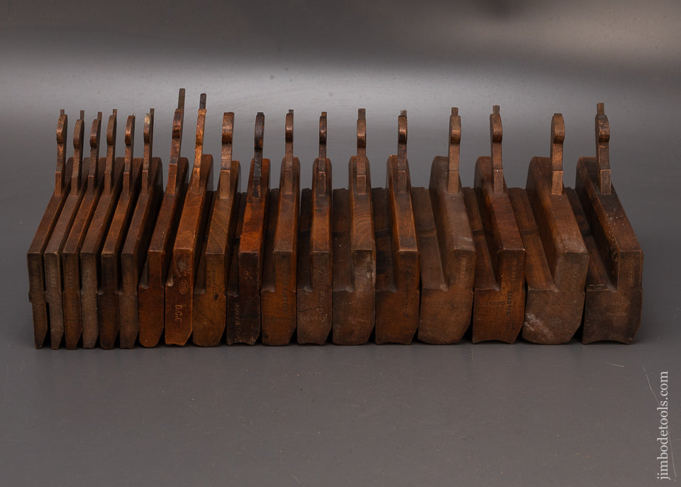 Excellent-User-Complete-Set-of-18-Hollow-&-Round-Moulding-Planes-G.-DAVIS-119510