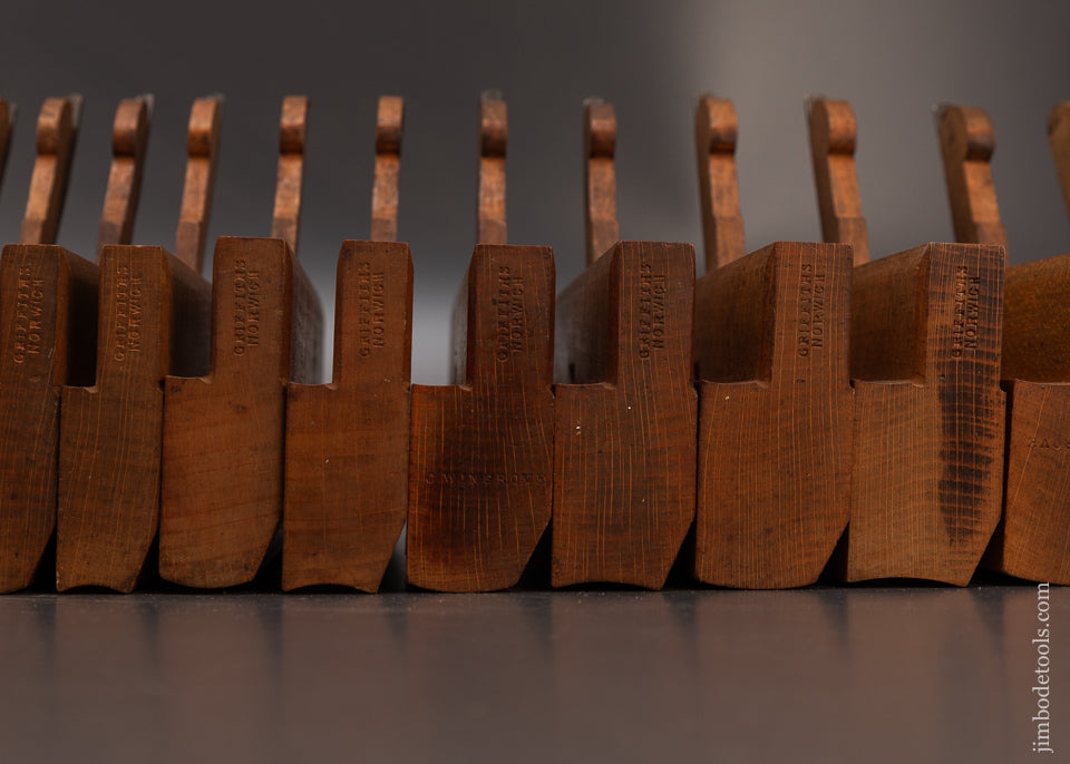 Immaculate-Complete-Set-of-18-Skewed-Hollow-&-Round-Planes-by-GRIFFITHS-NORWICH-119511