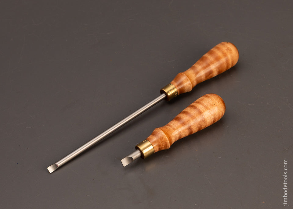 LIE-NIELSEN-No.-8-&-No.-5-Screwdrivers-Mint-with-Tiger-Maple-Handles-119754
