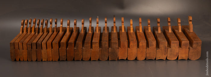 Set-of-25-GREENFIELD-TOOL-CO.-Hollow-&-Round-Planes-120048