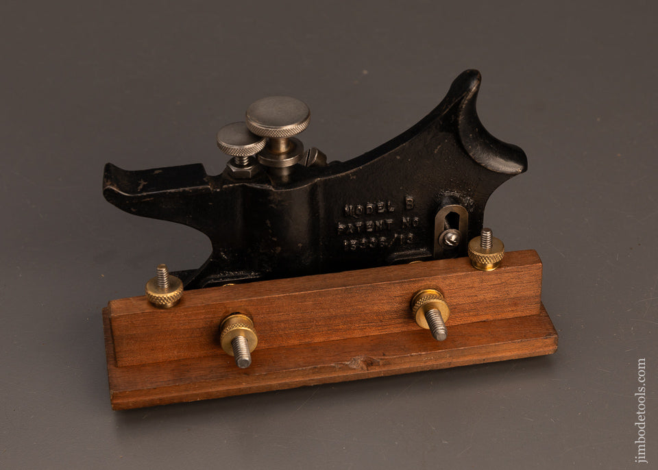 Crisp-Fine-HOWKIN’S-PATENT-Plow-Plane-120435