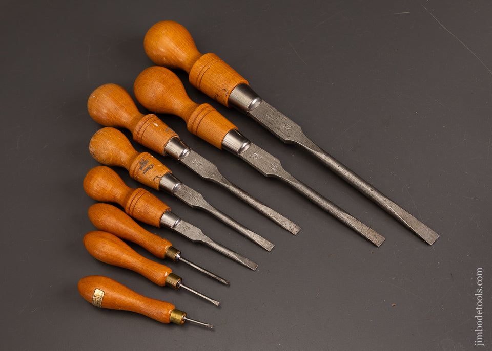 Fine-Set-of-8-Cabinet-Maker’s-Screwdrivers-121107
