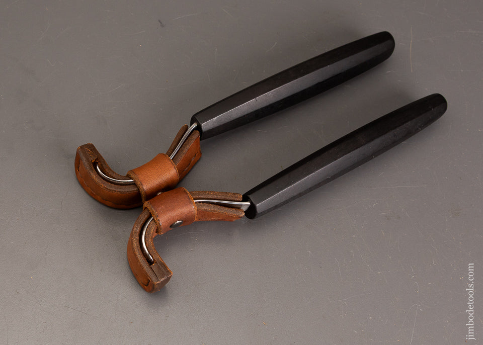 Mint-Pair-WOODSMITH’S-FINEST”-All-Around-Hook-Knives-121206