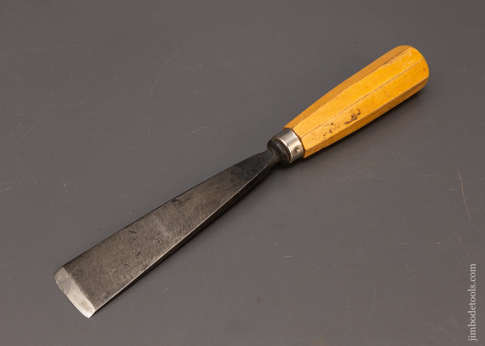 Fat 1 1/2 Inch H. TAYLOR Carving Gouge No. 3 Sweep - 116874