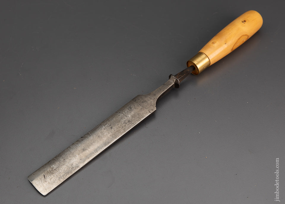 1 1/4 Inch No. 3 Sweep Gouge Boxwood Handle BUCK - 101947