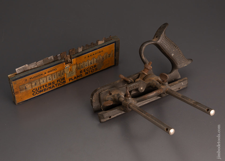 RECORD No. 050 Plough Plane with 15 Cutters & 1 Stop - 102771