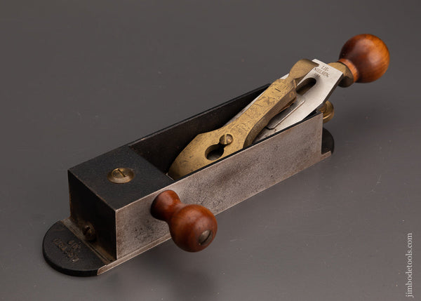 DISCONTINUED LIE NIELSEN No. 9 Piano Maker’s Miter Plane with Adjustable Mouth - 103625