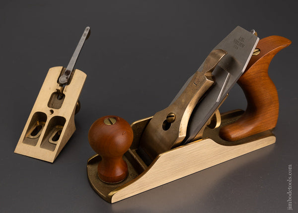 Hard-to-find LIE NIELSEN No. 4 Bronze Smooth Plane with 45° & 50° Frogs - 104621